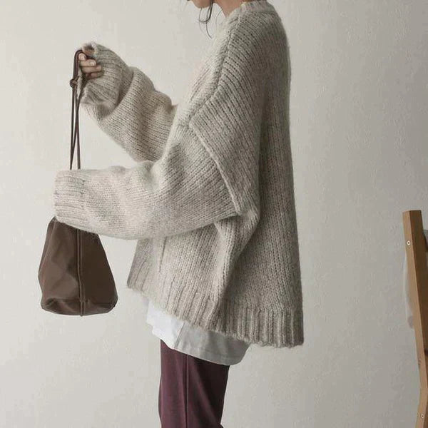 Emma - Ivory oversized sweater with front pockets