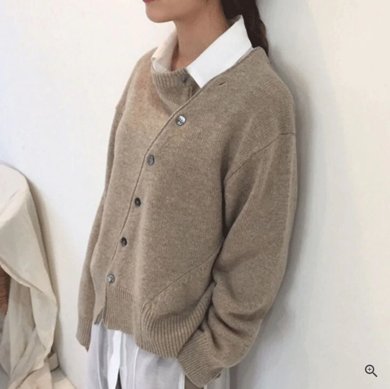 Fia - Comfortable cashmere cardigan with playful buttons