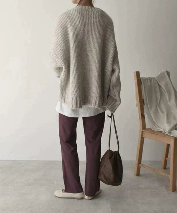 Emma - Ivory oversized sweater with front pockets