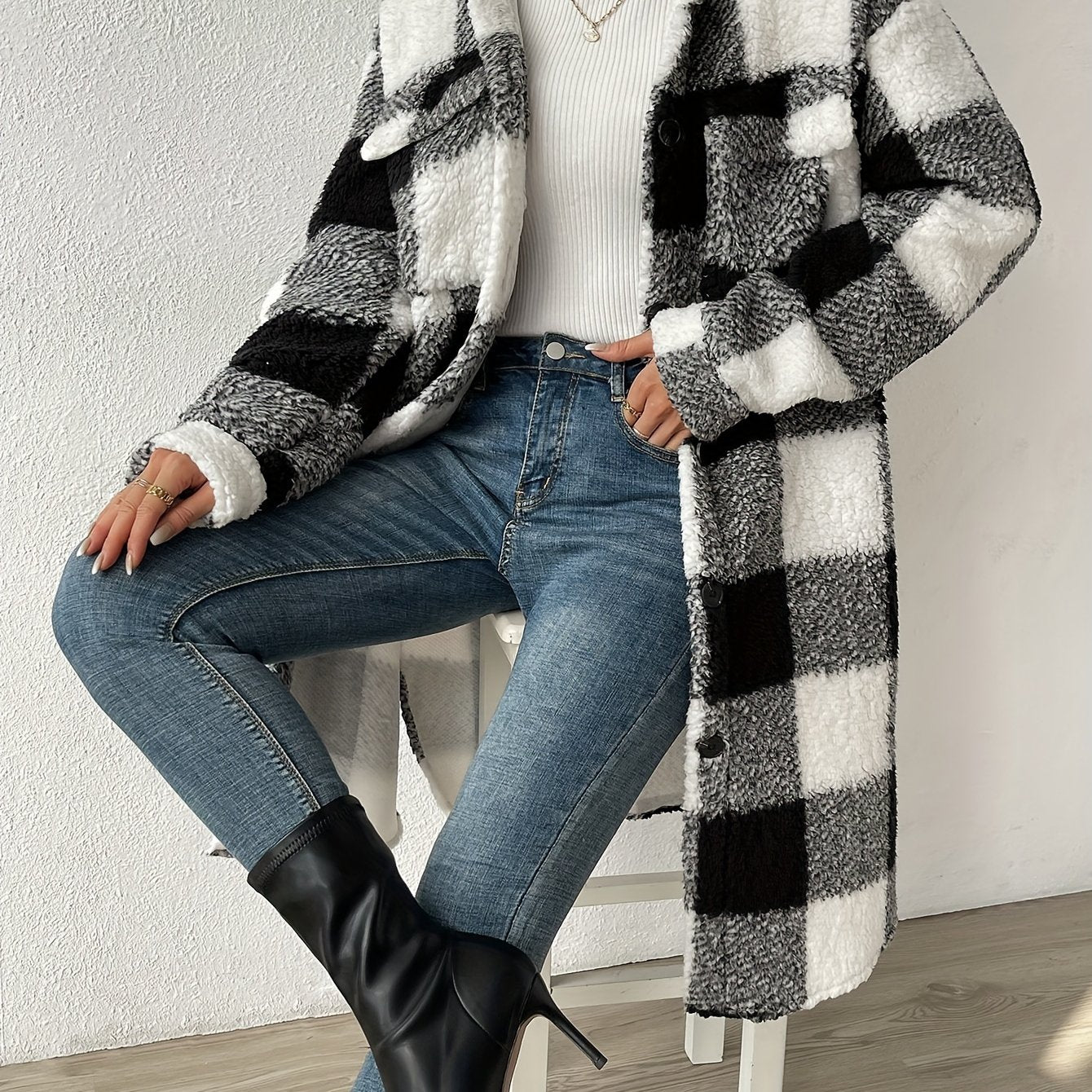 Liesa - Elegant Checkered Coat