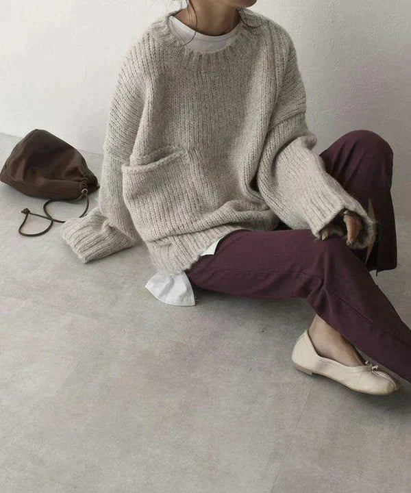 Emma - Ivory oversized sweater with front pockets