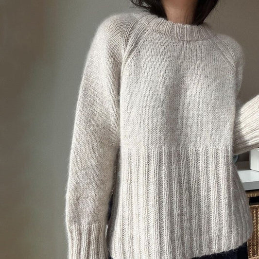 Catrina - Plain and modern long-sleeved sweater