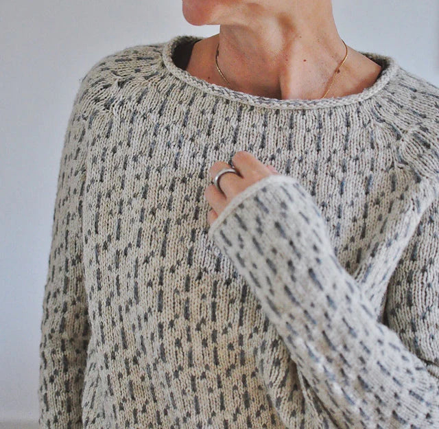 Emelie - Chic gray boat neck sweater