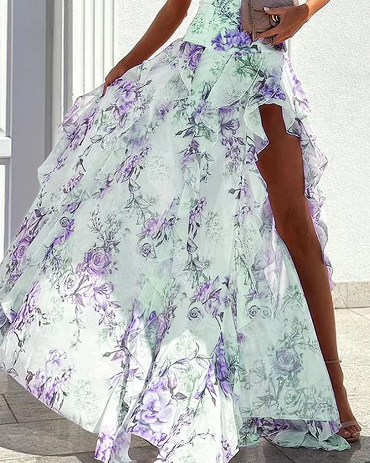 Elegant dress with a print on one shoulder