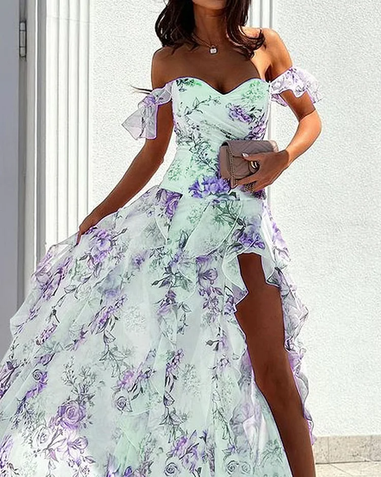 Elegant dress with a print on one shoulder