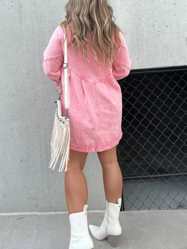 Pink denim dress with long sleeves in the middle