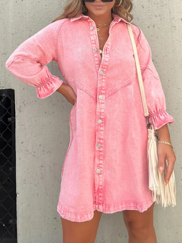 Pink denim dress with long sleeves in the middle