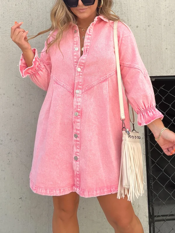 Pink denim dress with long sleeves in the middle