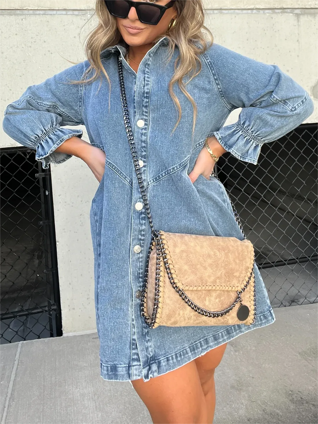 ROBE À MANCHES BOUFFANTES EN DENIM LAVÉ